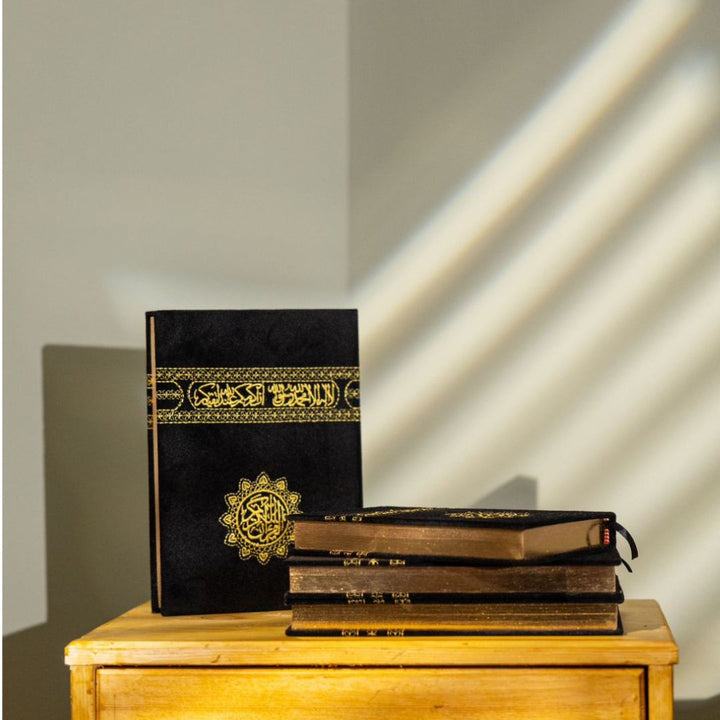 Kaaba Cover Quran – Elegant Mushaf with Golden Edges