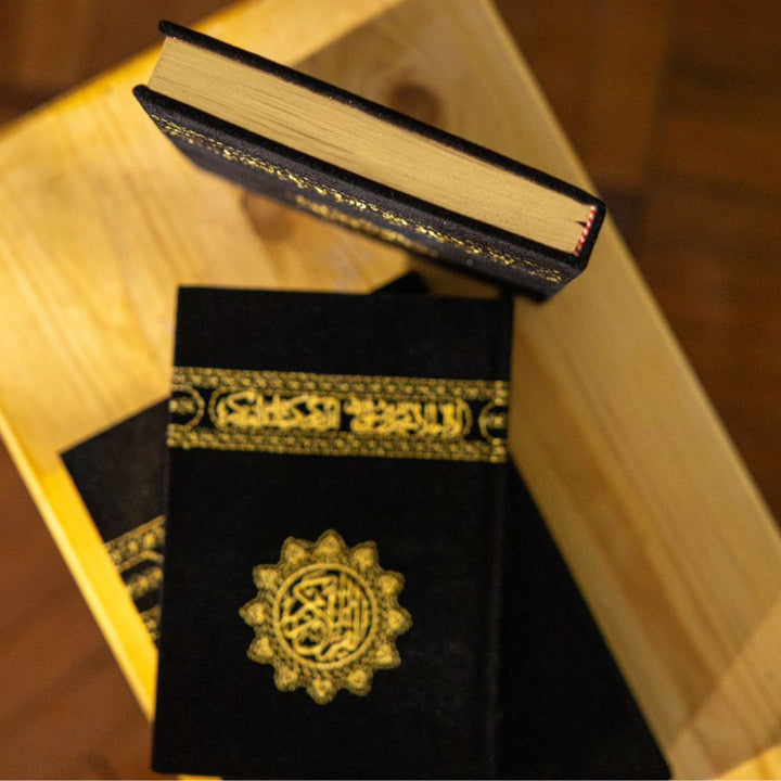 Kaaba Cover Quran – Elegant Mushaf with Golden Edges