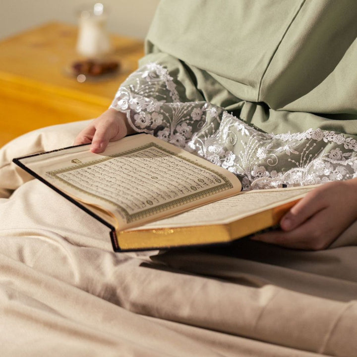 Kaaba Cover Quran – Elegant Mushaf with Golden Edges